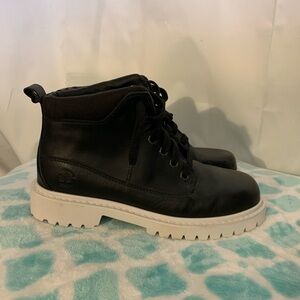 Black leather Timberland boots w/ white lug sole 6